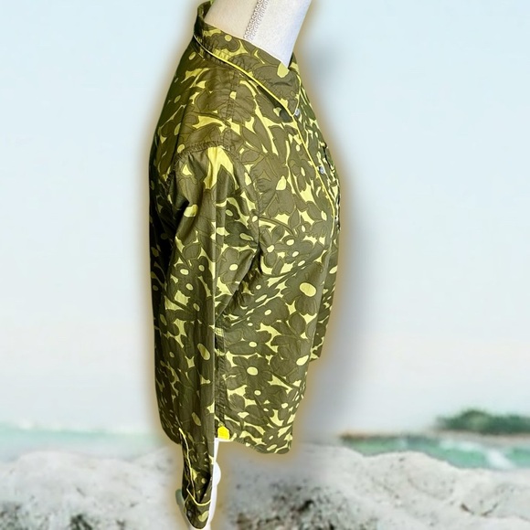 J. Crew ‘Groovy Button-Up Shirt’ in “Camo Flowers” with Yellow Piping Size Small - Picture 13 of 15